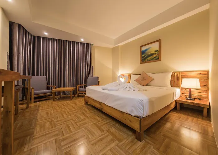 Golden Daisy Hotel