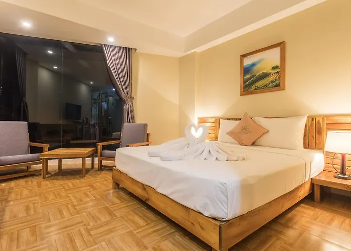 Golden Daisy Hotel